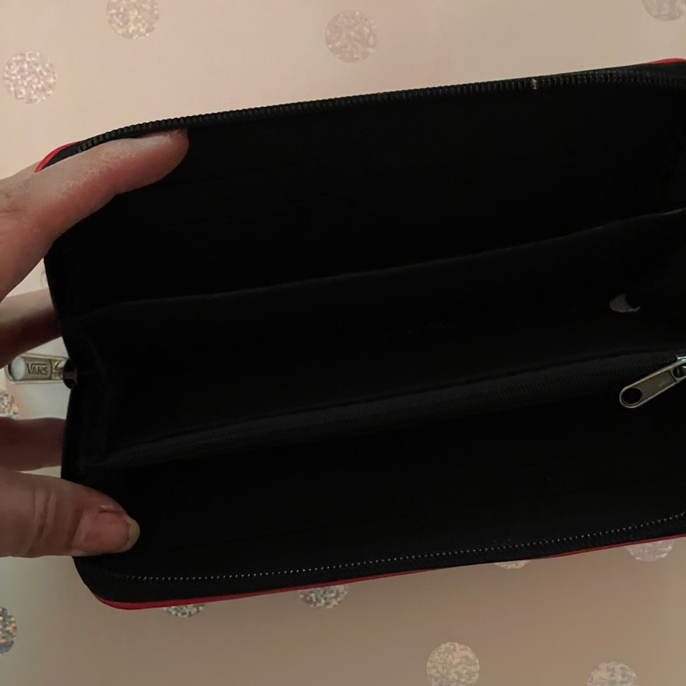 Vans leather wallet in good condition no rips or scratches.